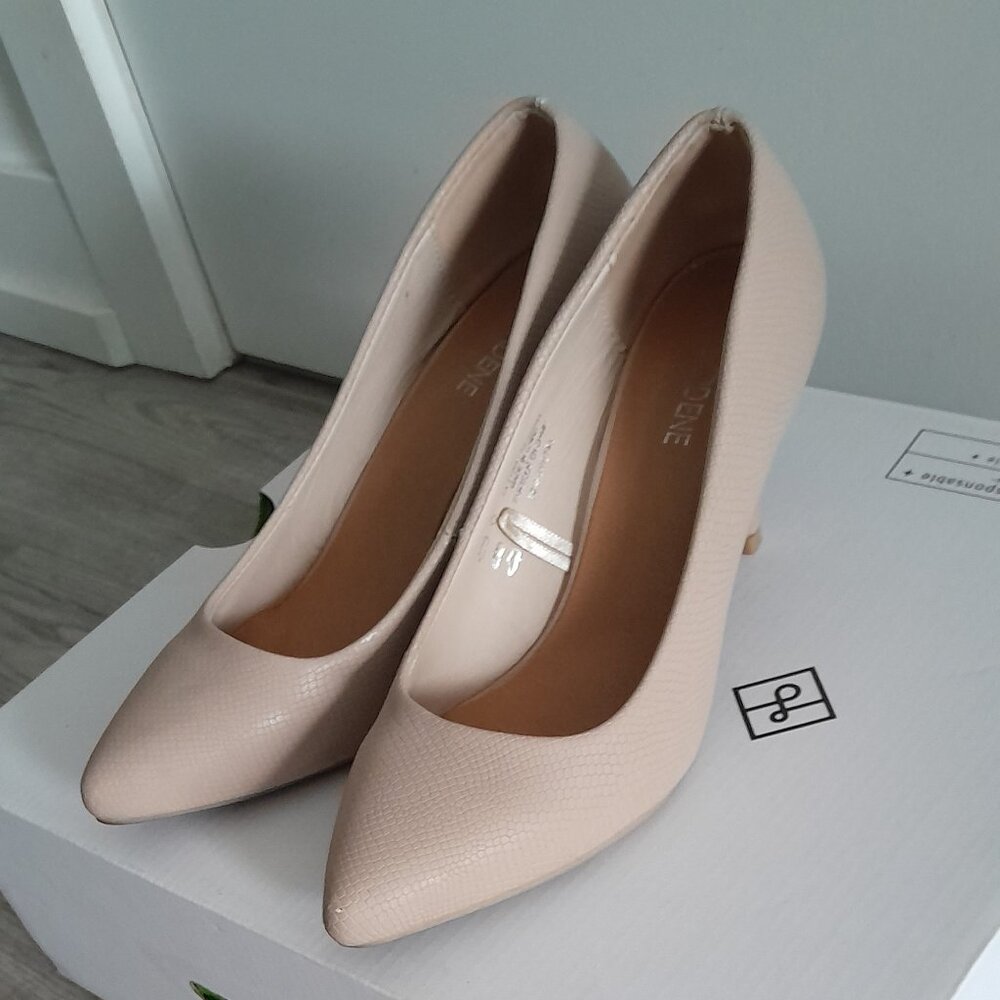 Beige shoes with heels in size US7